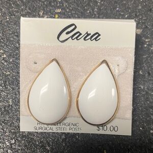 Cara 90s White Teardrop Earrings